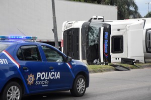 Volcó un camión en Alem y San Luis.