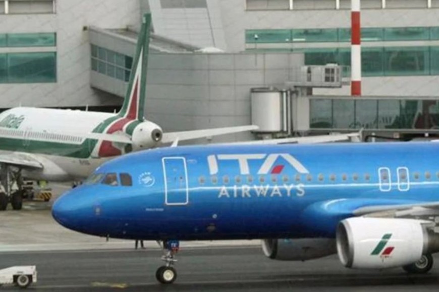 El avión de la compañía italiana ITA Airways, que debió aterrizar de emergencia en Montevideo