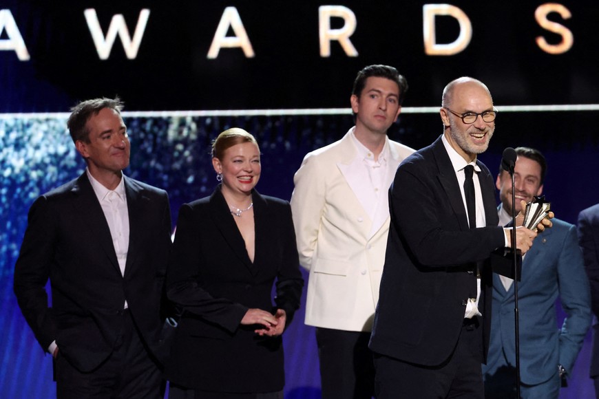 Jesse Armstrong, Kieren Culkin, Matthew Macfadyen, Sarah Snook and Nicholas Braun receive the Best Drama Series Award for "Succession" during the 29th Annual Critics Choice Awards in Santa Monica, California, U.S., January 14, 2024. REUTERS/Mario Anzuoni