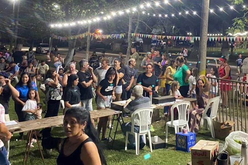 Interesante movimiento del público durante la noche festiva.  Crédito: Maximiliano De los Santos -  Comisión de Cultura.