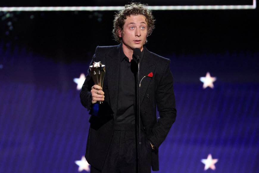 Jeremy Allen White receives the award for Best Actor in a Comedy Series during the 29th Annual Critics Choice Awards in Santa Monica, California, U.S., January 14, 2024. REUTERS/Mario Anzuoni
