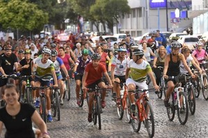 Al final del recorrido habrá una clase de estiramiento junto a profesionales del municipio y también numerosos sorteos. Entre los premios hay una bicicleta mountain bike, cascos, caramañolas, candados y más, gracias al aporte de Casa Delma, Bici Peretti y Duxton (Rosario).