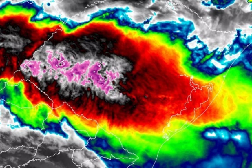 Imagen satelital de la tormenta al sur de Brasil.