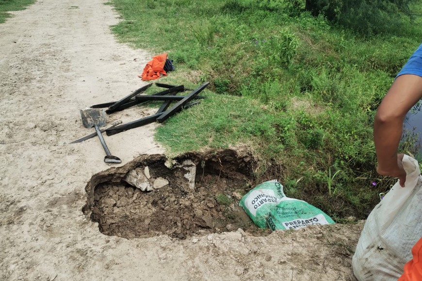 Algunas alcantarillas a lo largo de la ruta se encontraban socavadas.