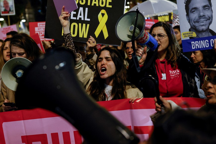 Demonstrators protest to call for the release of hostages kidnapped on the deadly October 7 attack by Palestinian Islamist group Hamas, in Tel Aviv, Israel January 24, 2024. REUTERS/Tyrone Siu