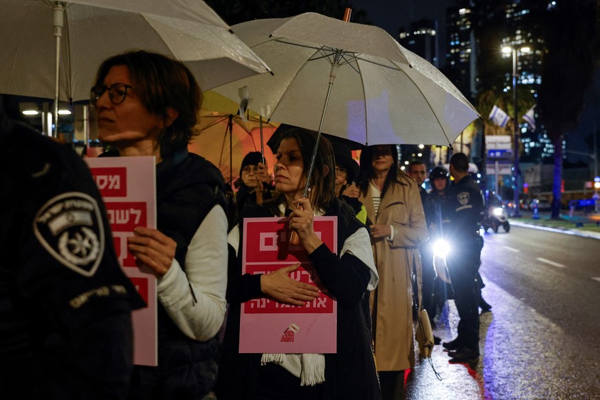 Demonstrators protest to call for the release of hostages kidnapped on the deadly October 7 attack by Palestinian Islamist group Hamas, in Tel Aviv, Israel January 24, 2024. REUTERS/Tyrone Siu