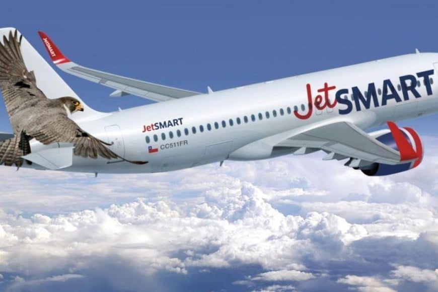 La empresa aérea JetSmart informó que debió suspender todos sus vuelos previstos para este miércoles en virtud del paro