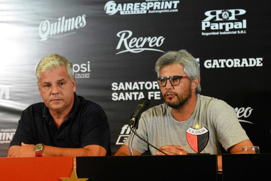 Marcelo Negrete (vicepresidente) y Adrián Temporelli (tesorero), contando la realidad económica del club. Foto:  Pablo Aguirre