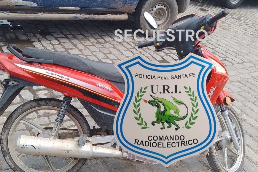 La Gilera Smash en la que se conducían los delincuentes fue secuestrada. Crédito: Prensa URI.