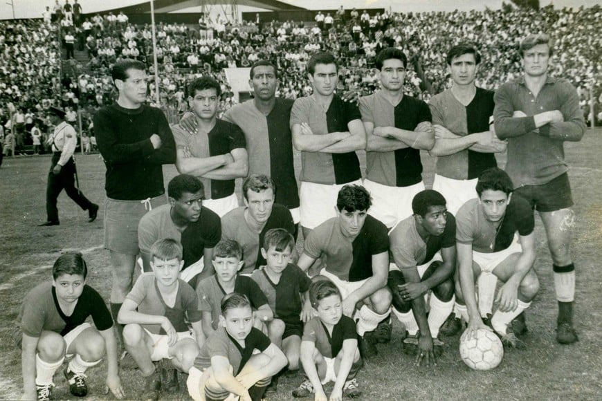 El plantel sabalero que ascendió en el '65.