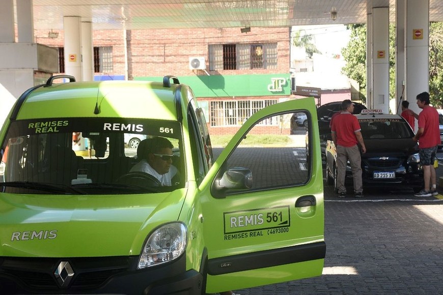Sostienen que la recaudación de taxistas y remiseros cayó entre un 20 y 30%. Foto: Guillermo Di Salvatore