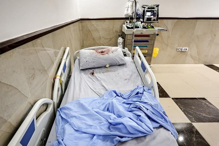 Las autoridades palestinas informaron que el ataque fue perpetrado en las salas del hospital y difundieron esta imagen.