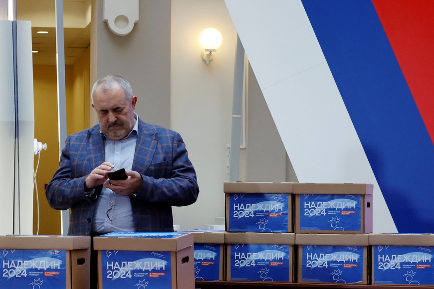 Boris Nadezhdin, a representative of Civil Initiative political party who plans to run for Russian president in the March 2024 election, visits an office of the Central Election Commission to submit documents and signatures in support of his candidacy, in Moscow, Russia January 31, 2024. REUTERS/Shamil Zhumatov