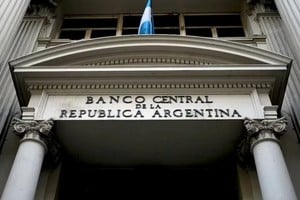 Los bonos son con vencimientos en junio de 2026, 2027 y 2028, respectivamente.