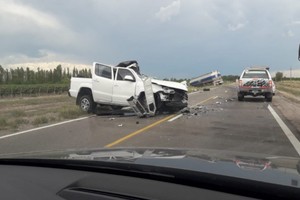 Así quedó la camioneta en la que viajaba el empresario junto a su familia.