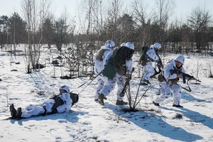 Ukrainian servicemen attend military exercises, amid Russia's attack on Ukraine, in Zhytomyr region, Ukraine January 30, 2024. REUTERS/Gleb Garanich