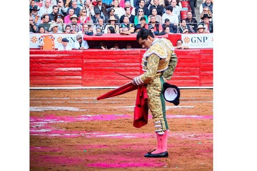 Parte de la sociedad mexicana realza esta polémica tradición.