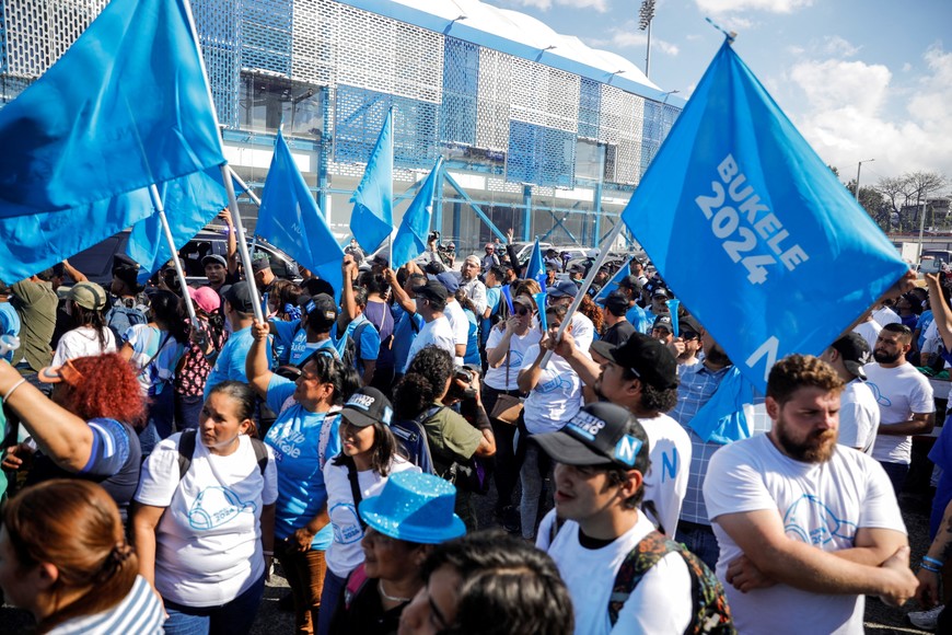 Supporters of El Salvador's President Nayib Bukele, who is running for reelection, gather, on the day of the presidential and parliamentary elections in San Salvador, El Salvador, February 4, 2024. REUTERS/Jose Cabezas