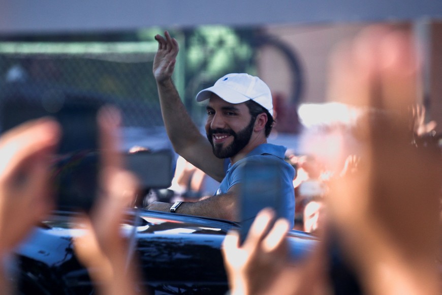 El Salvador's President Nayib Bukele, who is running for reelection, greets people, on the day of the presidential and parliamentary elections in San Salvador, El Salvador, February 4, 2024. REUTERS/Jose Cabezas