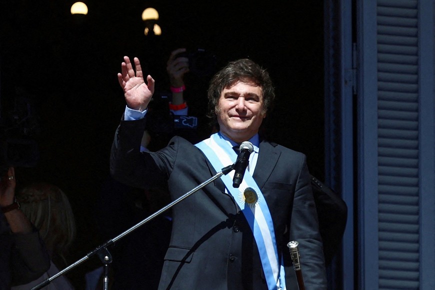 FILE PHOTO: Argentina's President Javier Milei waves to supporters gathered outside Casa Rosada after his swearing-in ceremony, in Buenos Aires, Argentina December 10, 2023. REUTERS/Matias Baglietto/File Photo