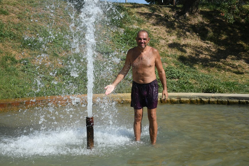 "Solamente los chorros de agua". Eso dicen muchos bañistas a la hora de responder qué parte de los piletones disfrutan. Crédito: Flavio Raina.