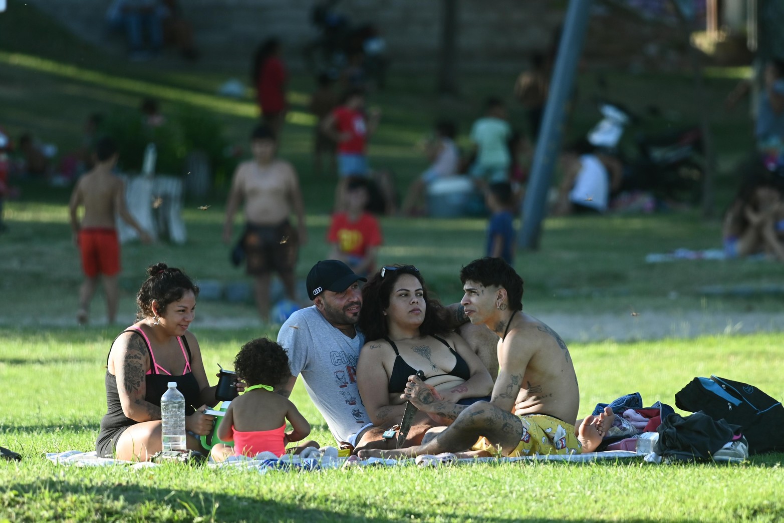 En familia. Miles de personas se acercan hasta el lugar.