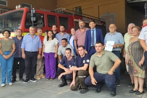 El gobernador en la sede de Bomberos con dirigentes, servidores públicos, el intendente Ramírez, concejales y funcionarios. Crédito: Marvel Bonin / Municipalidad de Coronda