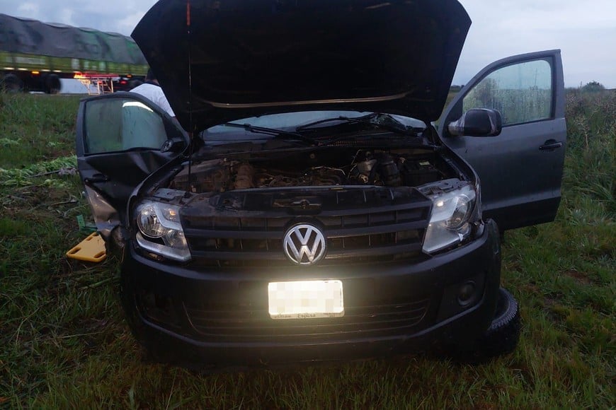 El frente de la camioneta, luego del siniestro vial. Crédito: Unidad Regional XV de Policía