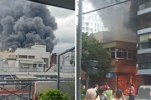 El humo cubre el cielo de la ciudad de Buenos Aires.