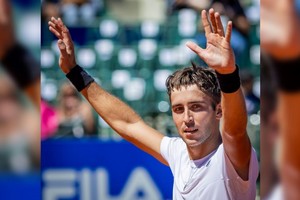 "Jugué un gran partido, acá en Buenos Aires me motivo mucho, el hecho de jugar ante mi gente es algo hermoso, siento una energía extra y se nota", admitió Etcheverry, instantes después de su triunfo. Crédito: Argentina Open