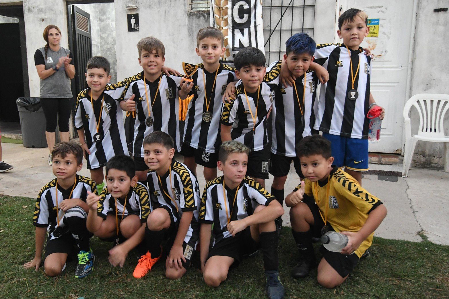 El fútbol infantil volvió a reunir a chicos y grandes en el club Nacional. 