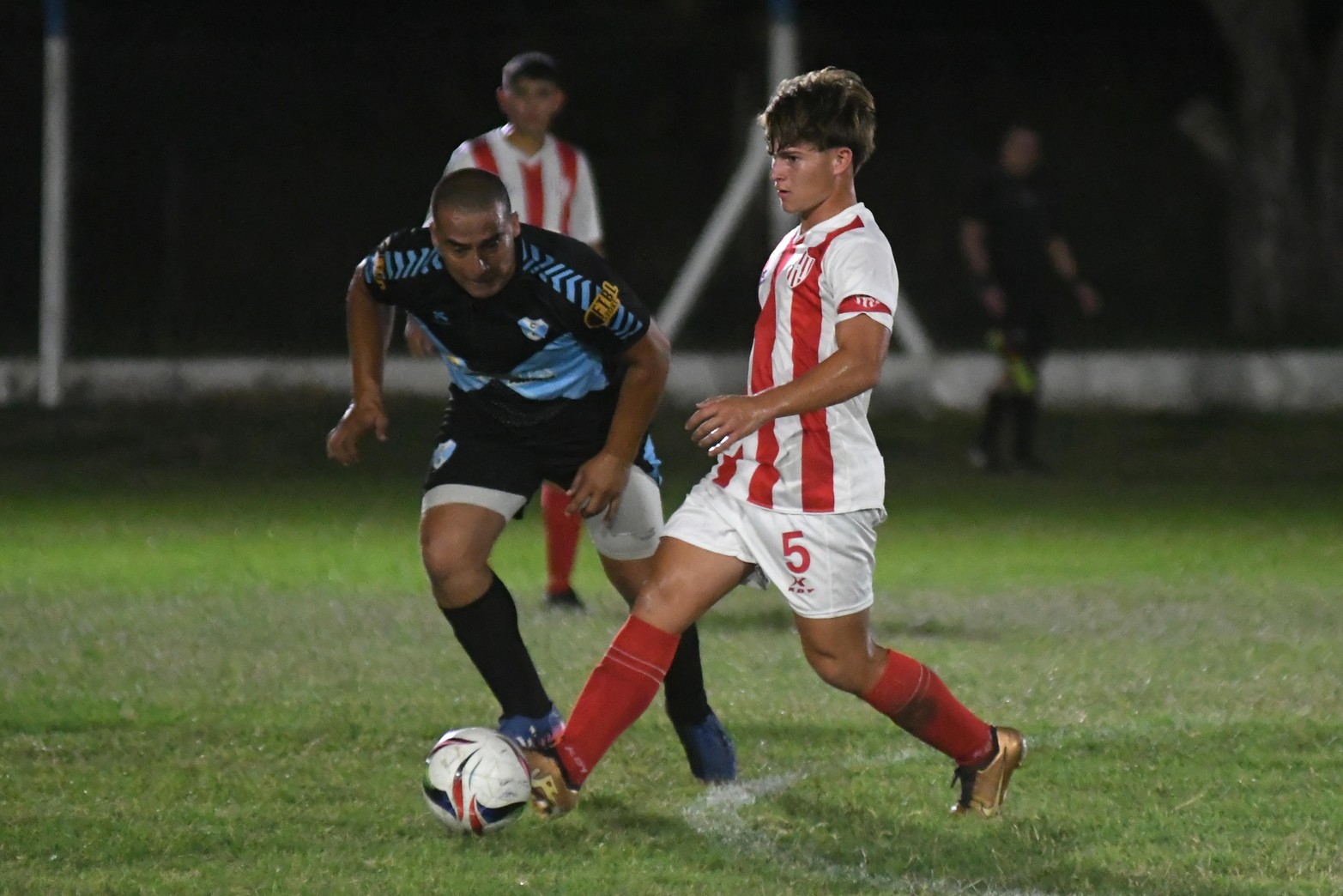 El torneo de fútbol "Tiburón Lagunero" jugó la tercera fecha. El local, Ciclón Racing ganó 2 a 1 a Unión. 