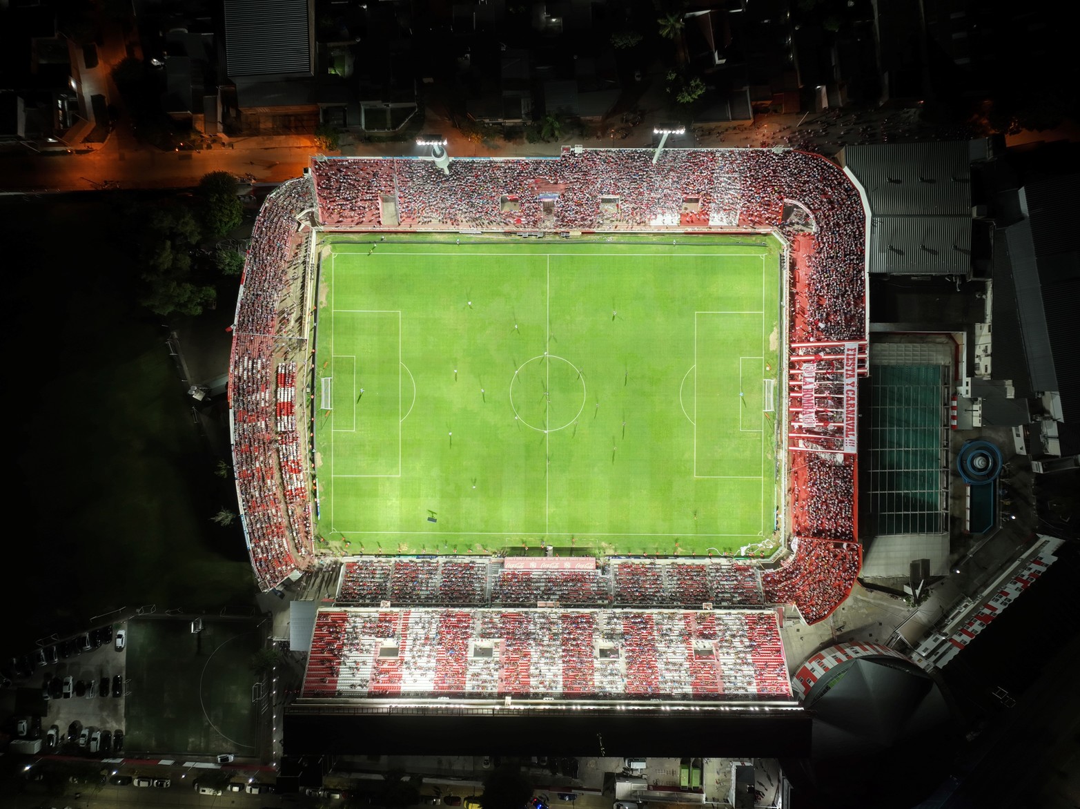 Los hinchas de Unión  volvieron a llenar el estadio 15 de abril.  Los resultados de local no están llegando y el equipo no puede hacer goles.