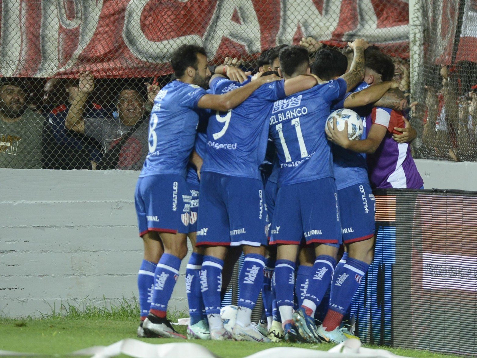 Noche de goles, festejos y buen futbol