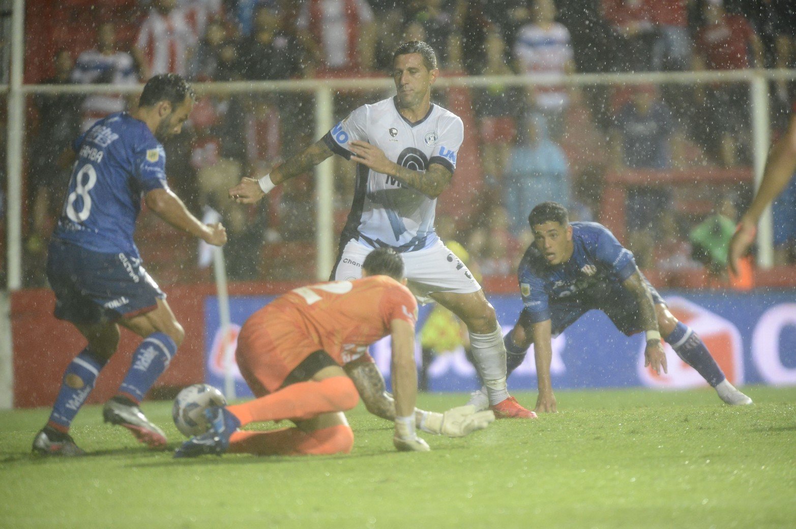 Noche de goles, festejos y buen futbol