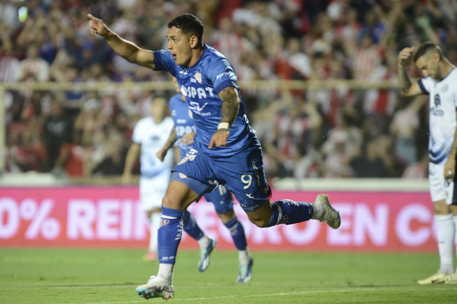 Noche de goles, festejos y buen futbol