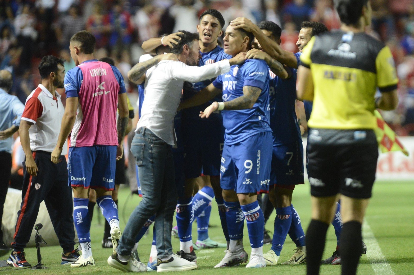 Noche de goles, festejos y buen futbol