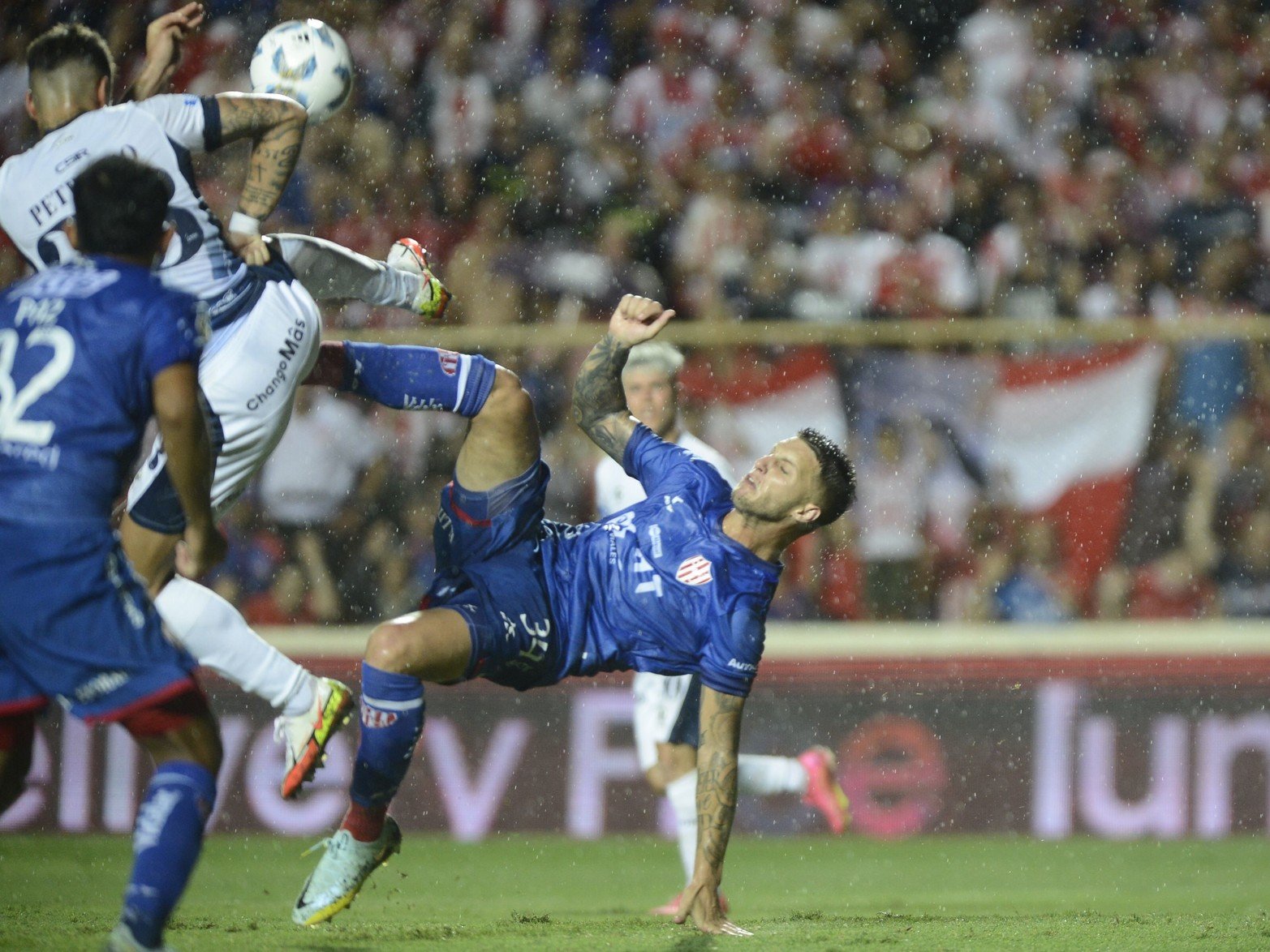 Noche de goles, festejos y buen futbol