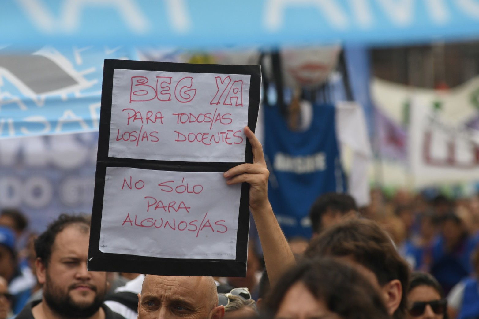 Marcha en reclamo de No al ajuste en salud y educación.