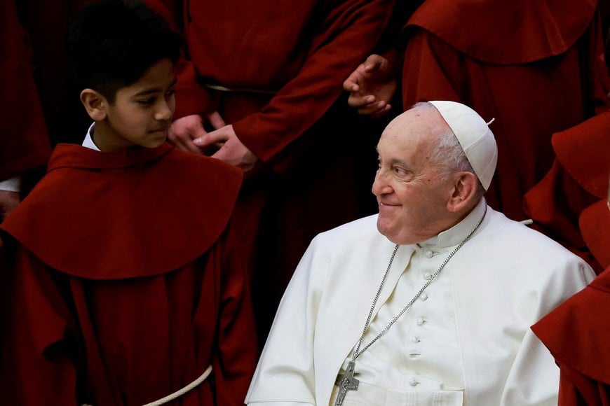 Pope Francis smiles to a young member of a choir on the day of the weekly general audience, in Paul VI hall at the Vatican, February 28, 2024. REUTERS/Yara Nardi     TPX IMAGES OF THE DAY