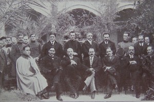 Visita oficial del gobernador Enrique Mosca al Colegio Inmaculada, agosto de 1920. Es el cuarto de los sentados, desde la izquierda.  Archivo Colegio Inmaculada Concepción