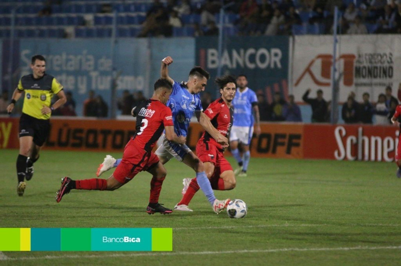 Colón venció a Estudiantes de Río Cuarto 2 a 1.