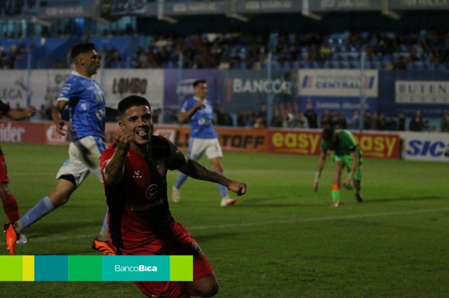 Colón venció a Estudiantes de Río Cuarto 2 a 1.