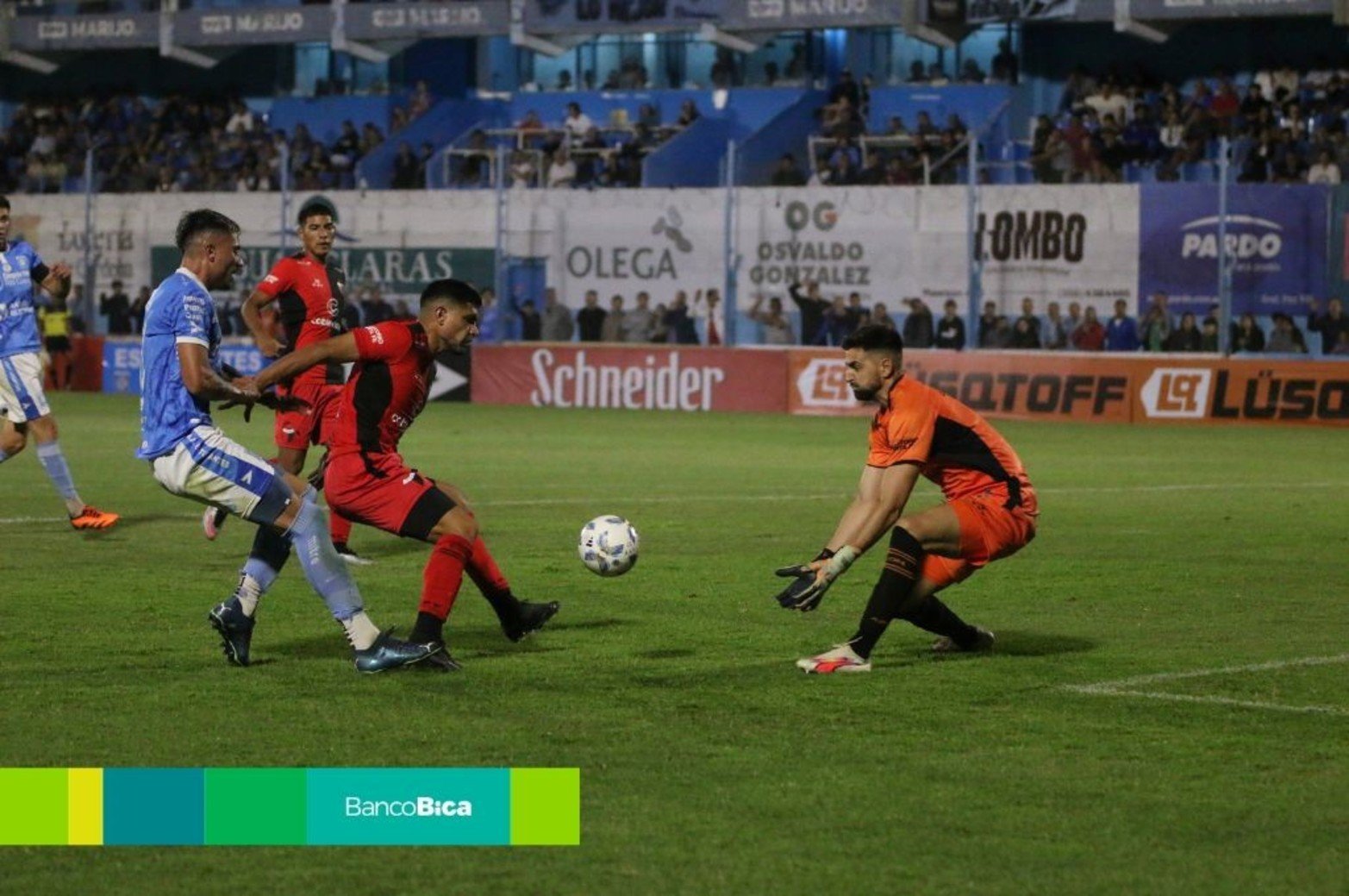 Colón venció a Estudiantes de Río Cuarto 2 a 1.