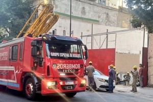 Los bomberos trabajaban en el lugar.