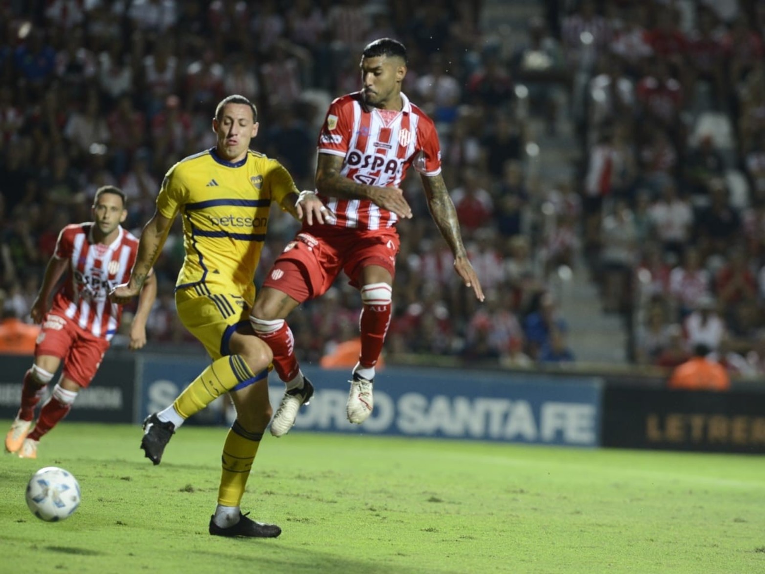 Unión le ganó a Boca en Santa Fe con un gol de Claudio Corvalán en el final del partido.