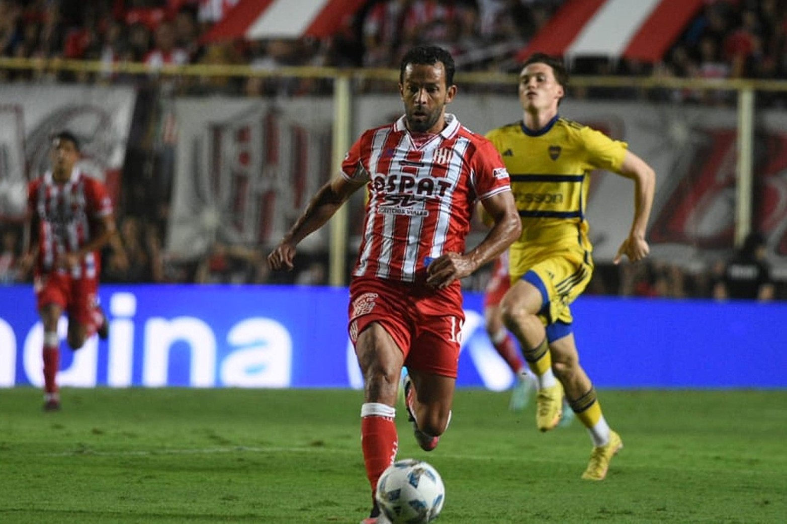 Unión le ganó a Boca en Santa Fe con un gol de Claudio Corvalán en el final del partido.