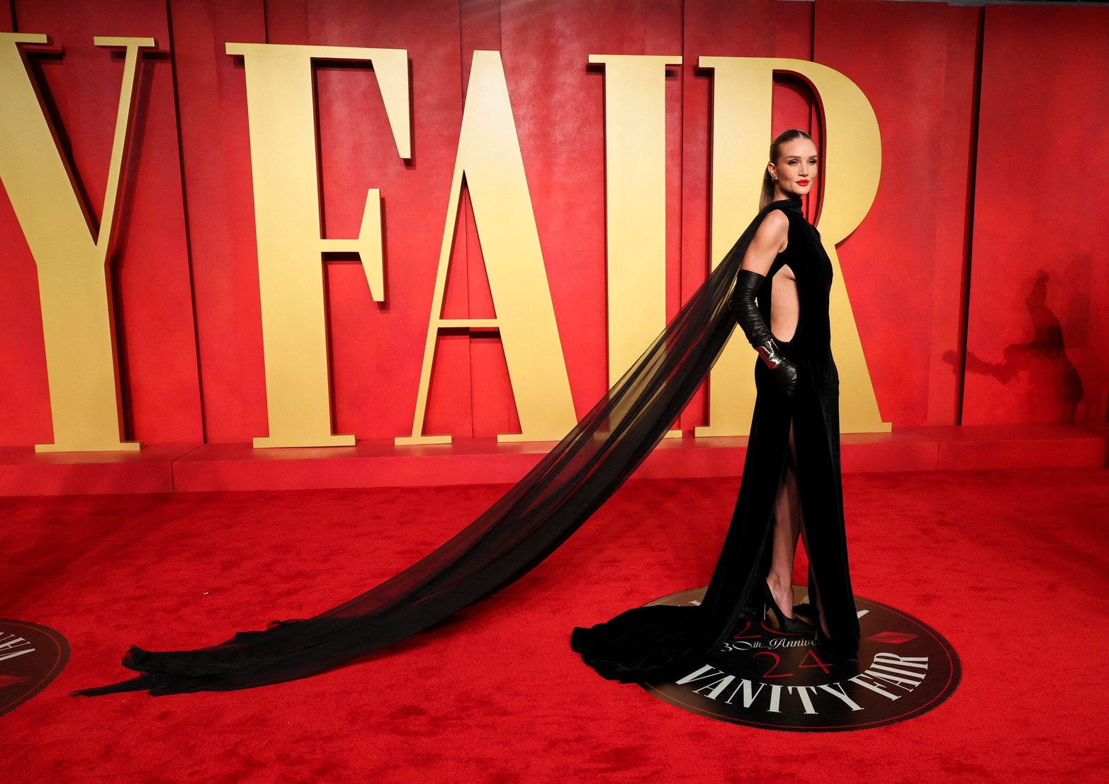 Rosie Huntington-Whiteley llega a la fiesta Oscar de la Feria de la vanidad después de los 96º Premios de la Academia, conocidos como los Oscar, en Beverly Hills, California, EE.UU.