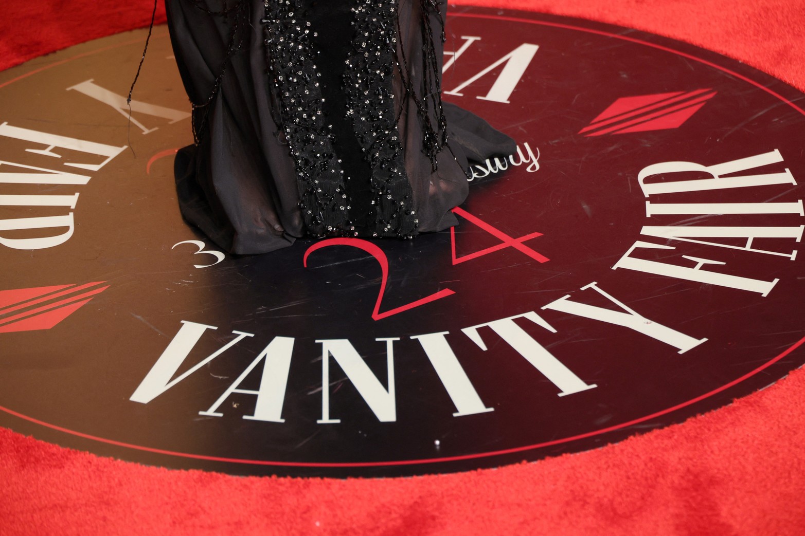 Un detalle del vestido usado por Da'Vine Joy Randolph en la fiesta Vanity Fair Oscar después de los 96º Premios de la Academia, conocidos como los Oscar, en Beverly Hills, California, EE.UU.