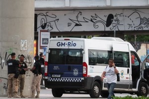 El hombre fue detenido y que todos los rehenes, entre los que había ancianos y niños, fueron liberados.